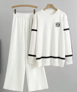 Alternative view of Perfect outfit